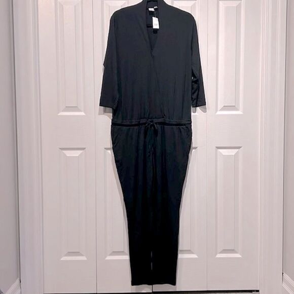 Gap‎ Black Maternity Wrap 3/4 Sleeve Jumpsuit Size M NWT - Picture 1 of 15